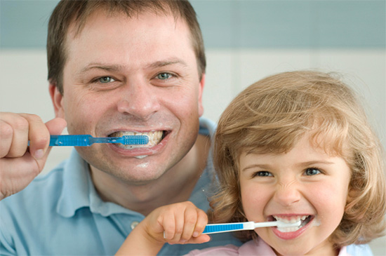 Vệ sinh răng miệng thường xuyên và dinh dưỡng hợp lý là những yếu tố chính ngăn cản sự phát triển sâu răng.