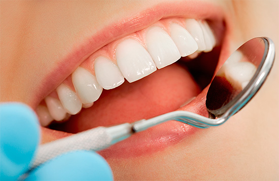За да се предотврати развитието на кариес, трябва редовно да посещавате зъболекаря.