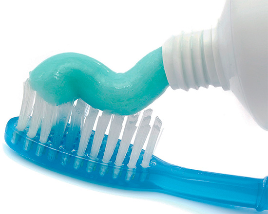 Việc sử dụng thuốc đánh răng có hoạt tính flo cho phép tăng sức đề kháng men đối với tác động của các yếu tố gây bệnh.