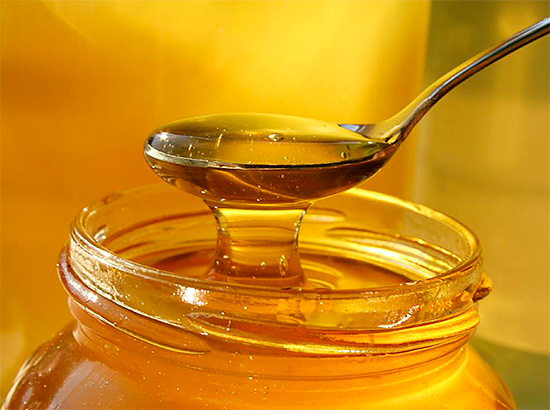 Otro error común entre las personas es el uso de la miel para proteger y fortalecer los dientes.