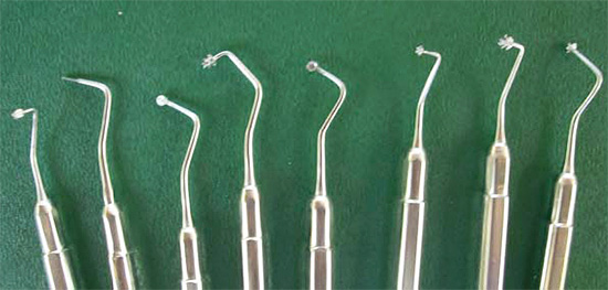 Así es como se ve un conjunto de instrumentos dentales para el tratamiento de la caries con la ayuda de las técnicas ART.
