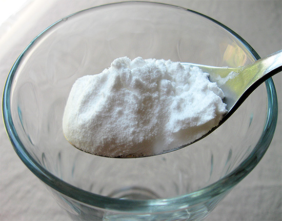 La solución hipertónica de sal y soda a veces le permite extraer parcialmente pus de las encías inflamadas.