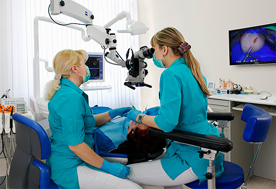 Използването на ендодонтски микроскоп позволява в много случаи да се подобри качеството на лечение на пулпит (особено многоканални зъби).
