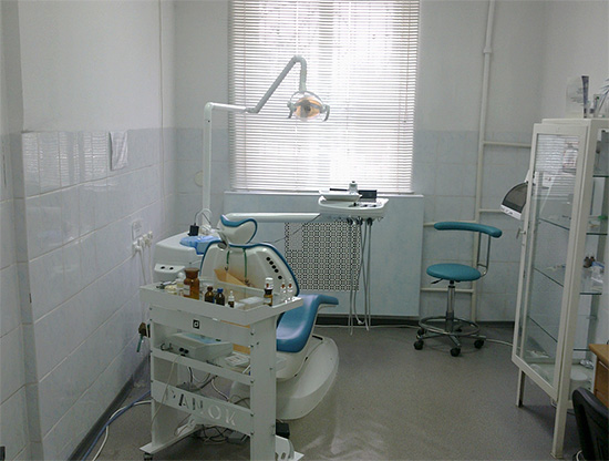 Стоматологичен кабинет в клиниката на икономична класа.
