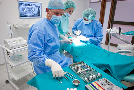 Bir anestezist-resusitatör, prosedürün tüm aşamalarında çok önemli bir rol oynar.