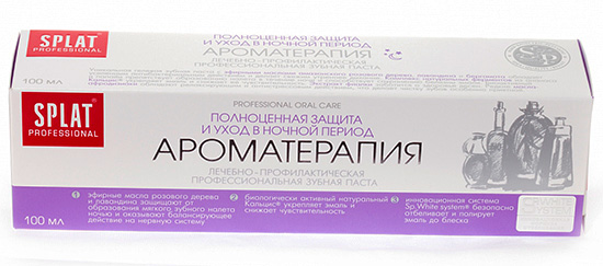 Aromatherapie - Zahnpasta mit natürlichen ätherischen Ölen.