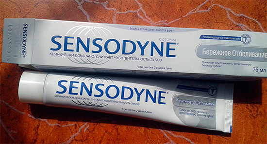 Sensodin blando blando - este es el envase y un tubo de pasta de dientes.