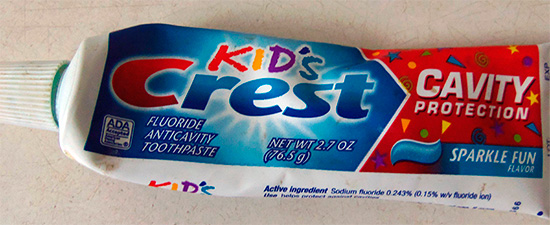 Pasta de dientes para niños Crest Kids Cavity Protection.