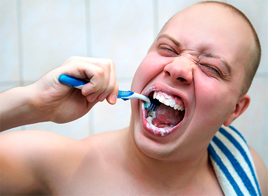 Con entusiasmo excesivo para blanquear las pastas dentales se puede observar la pérdida patológica del esmalte.