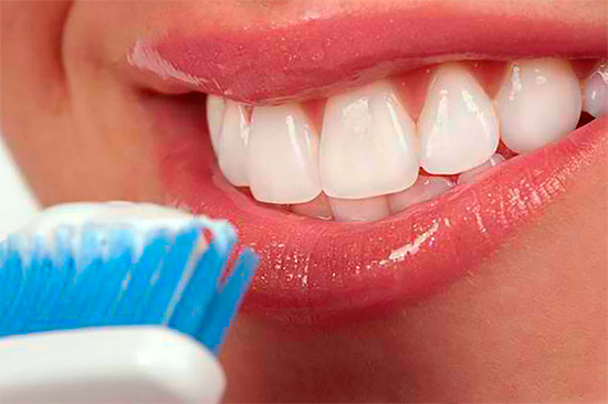 No todas las pastas dentales blanqueadoras blanquean bien, y ciertamente no todas son seguras de usar, seguiremos hablando sobre cómo elegir la mejor opción ...