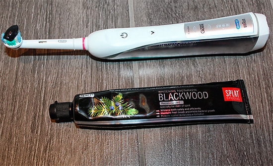 Pasta de dientes blanqueadora con carbón vegetal - Splat Blackwood.
