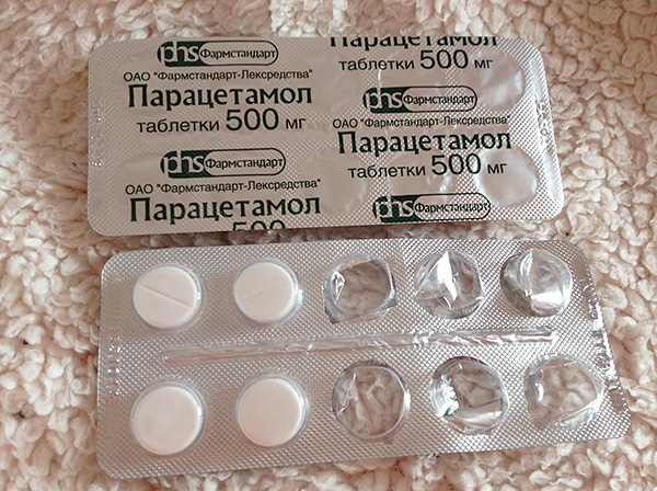 El paracetamol no solo le permite eliminar la fiebre de manera segura, sino que también ayuda con el dolor de muelas no muy fuerte.