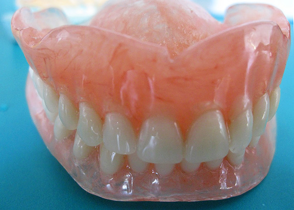 Termine las dentaduras de nylon desprendibles (en los maxilares superiores e inferiores).