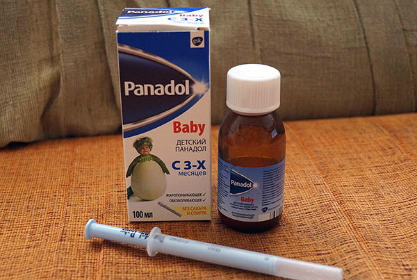 Medicamento antipirético y analgésico Panadol Baby